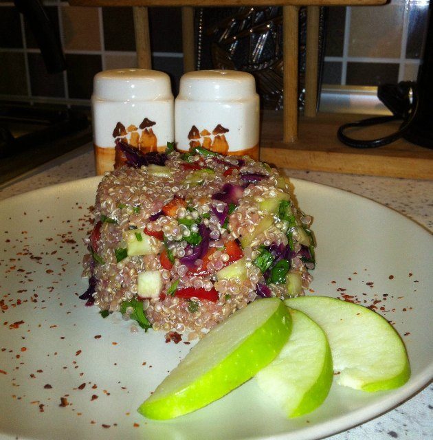 Elmalı kinoalı salata tarifi