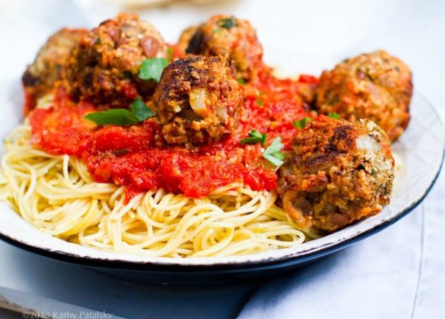 Etsiz köfteli spagetti