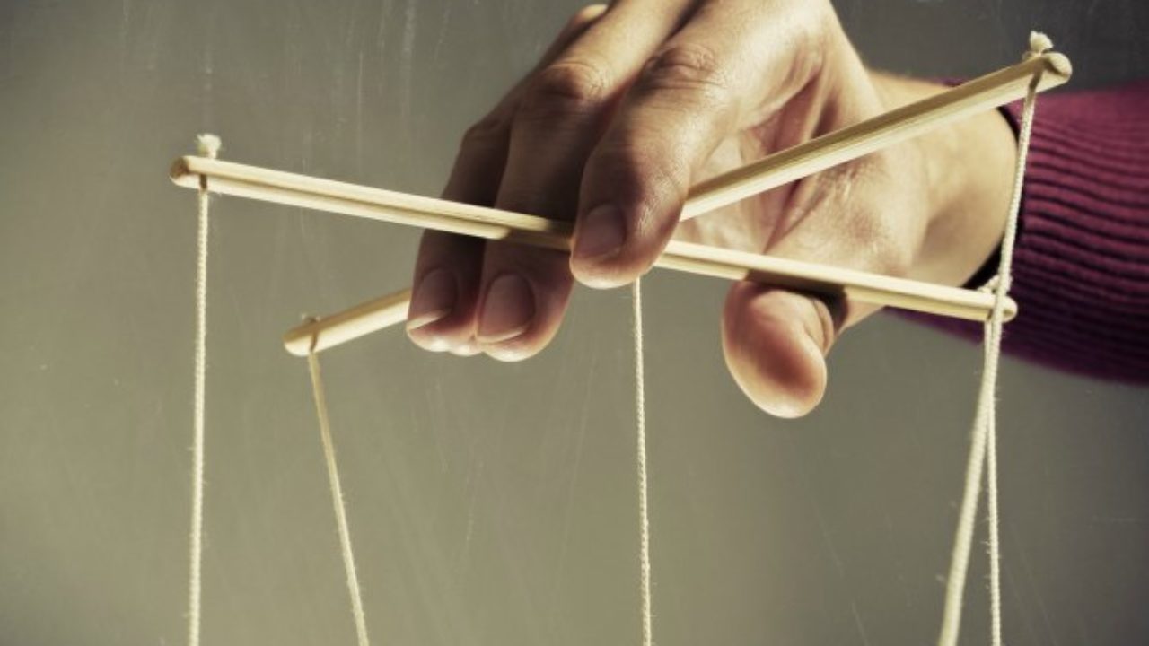 Başkalarının hayatını kontrol etmeyi bırakmanız için 5 neden - Uplifers