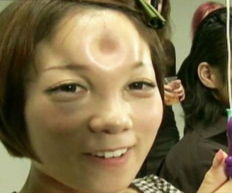 японский бублик на лбу