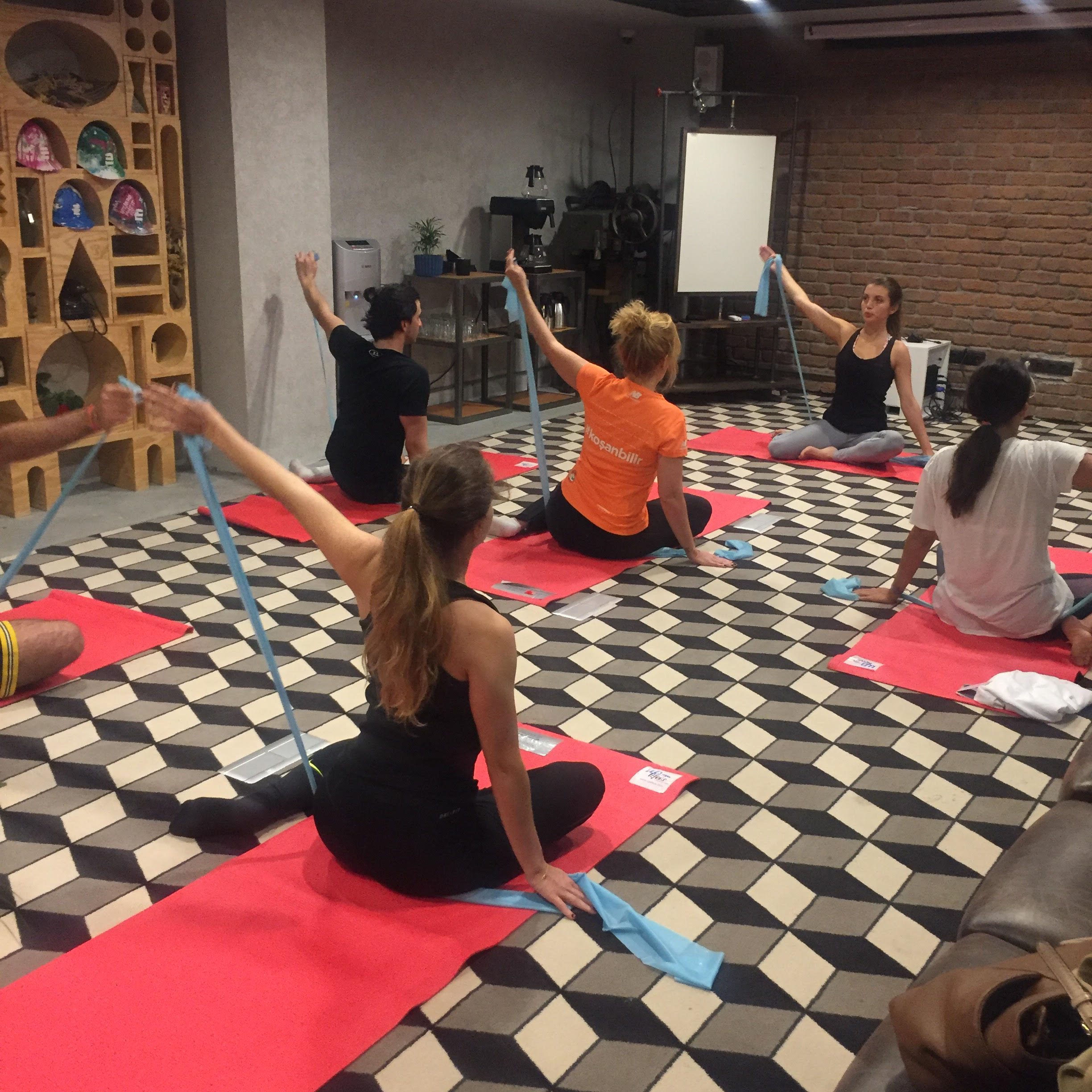 "Esnek Ol" felsefesi ile Levent'in yeni nesil pilates stüdyosu FLEX by