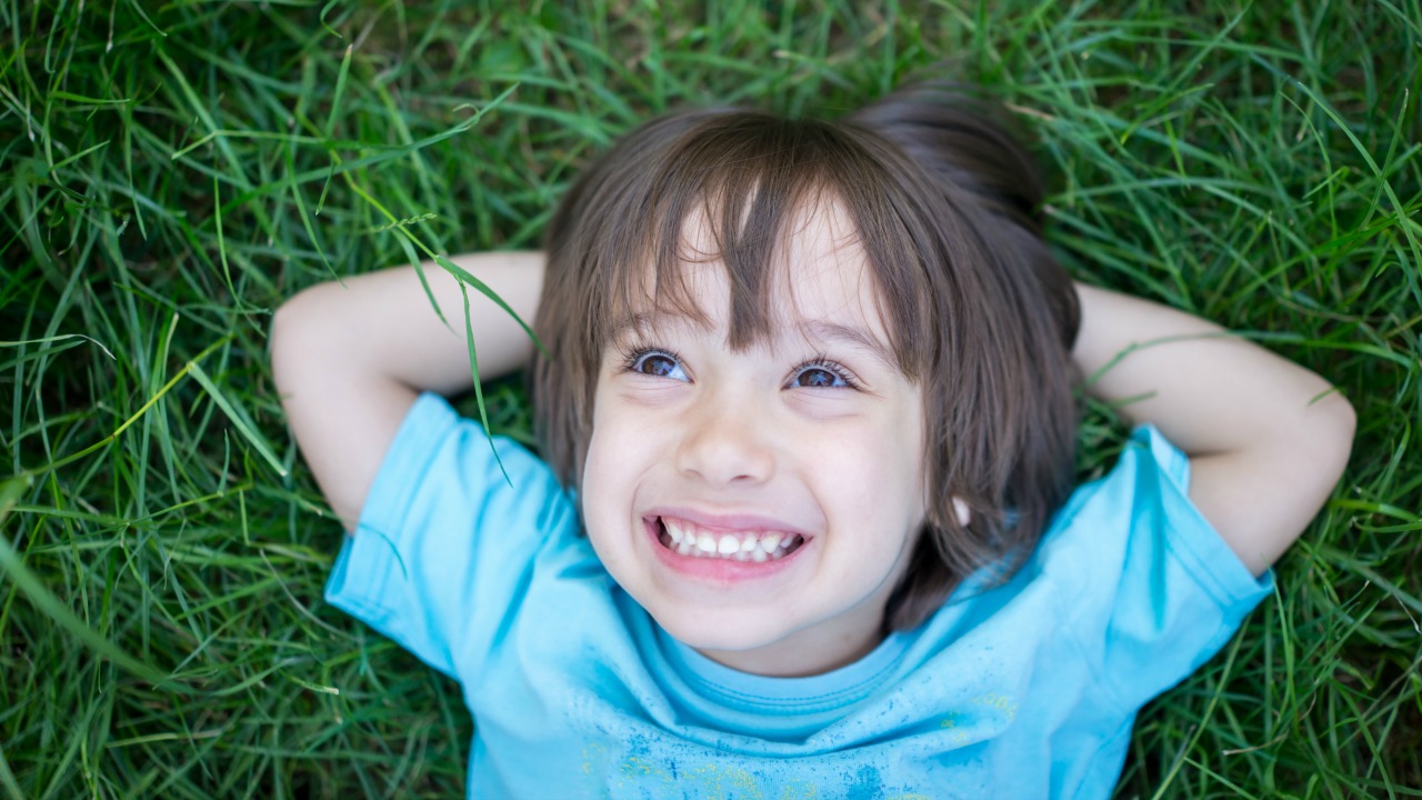 Mutlu, duygusal açıdan sağlıklı çocuklar yetiştirmenin altın kuralları