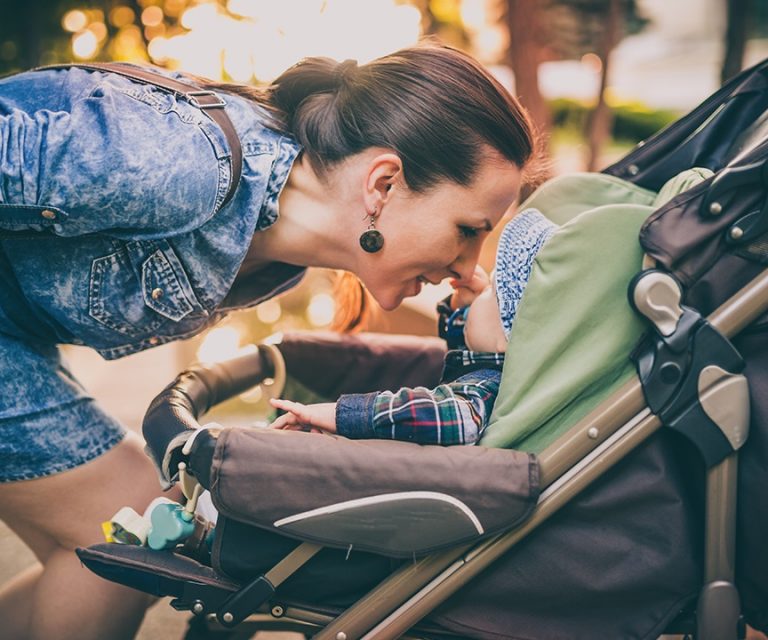 Bebeğiniz için puset ve oto koltuğu seçerken dikkat
