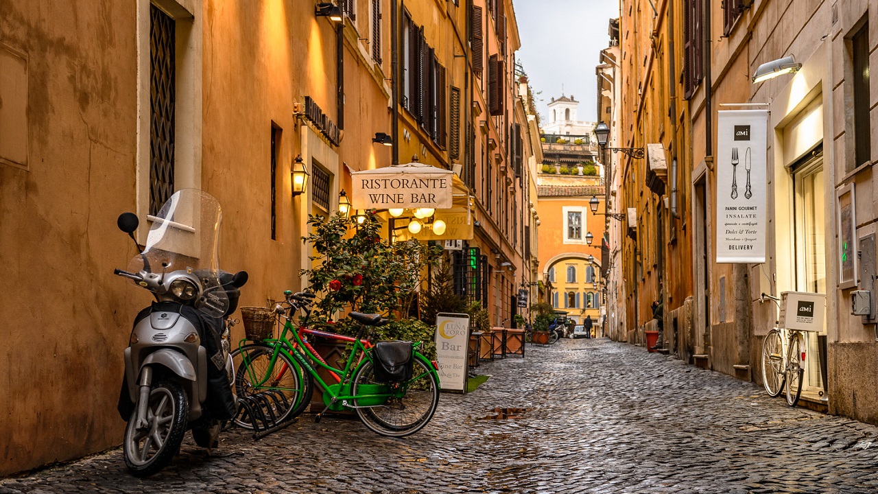 İtalya'da her yol Roma'ya çıkıyor Taşlı sokaklar, tarihi çeşmeler ve