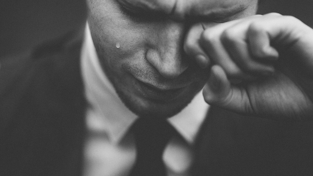 Mutluluk ve üzüntü duygularının çok ötesinde İnsan neden