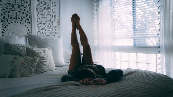 Bacakları kıpırdatmaktan uyuyamamak: Huzursuz bacaklar sendromu