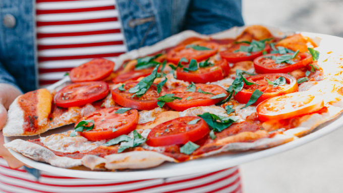 Vegan pizza tarifi Ev yapımı ve kolay tariflerle sağlıklı beslenin