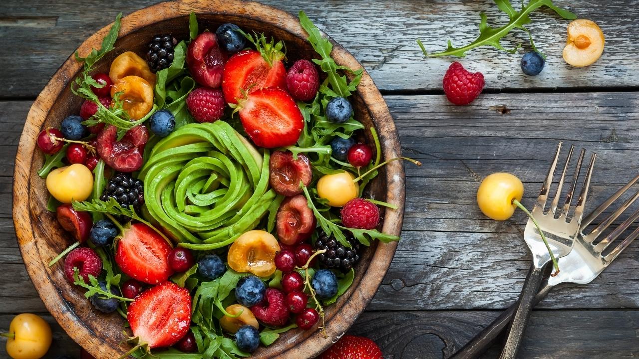 Sıcak yaz günlerinde içinizi ferahlatacak salata tarifleri
