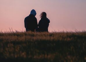 Loud looking: Romantik ilişkilerde belirsizliği gidermek için uygulanan yeni strateji Loud looking: Romantik ilişkilerde belirsizliği gidermek için uygulanan yeni strateji