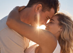 Ten Uyumu Nedir, Nasıl Anlaşılır? İlişkilerde Cinsel Uyumun Sırları Ten Uyumu Nedir, Nasıl Anlaşılır? İlişkilerde Cinsel Uyumun Sırları