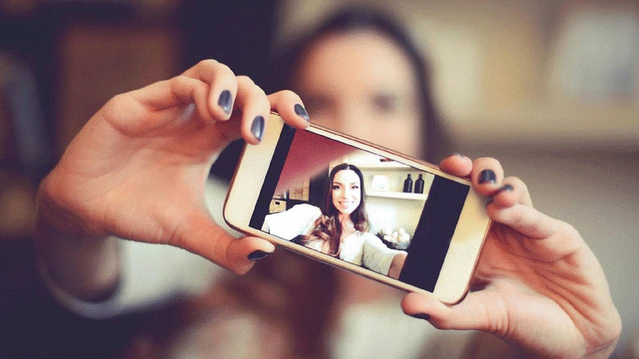 En Çok Eski Fotoğraflara Bakan 4 Burç | Geçmişe En Düşkün Burçlar