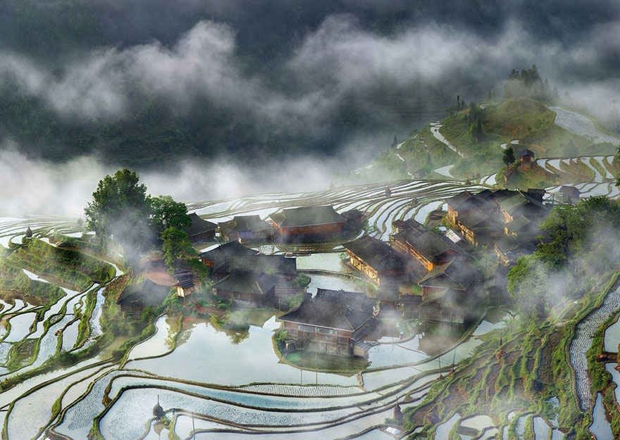 Sis altındaki taraçalı köy, Çin