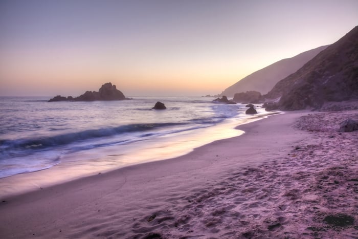 Mor kumlu plaj, Kaliforniya
