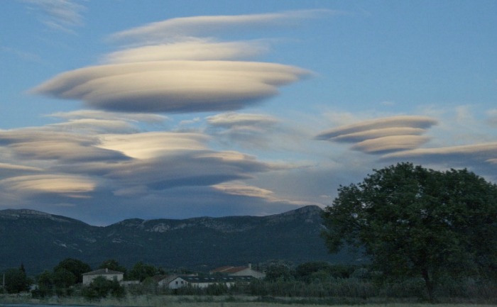 lenticular clouds france