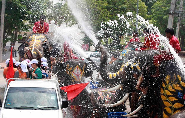 Songkran su festivali