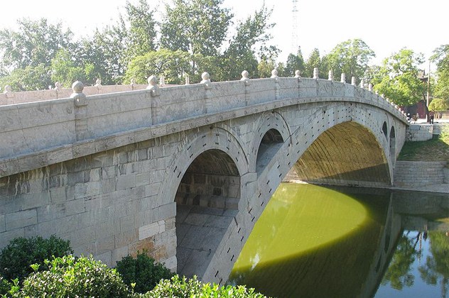 İnşa edildikleri günkü gibi kalmayı başarabilmiş 10 eski köprü