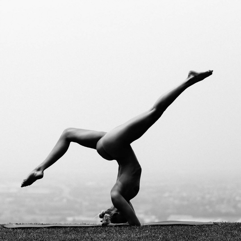 nude yoga girl