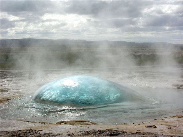 A-geyser-right-before-eruption