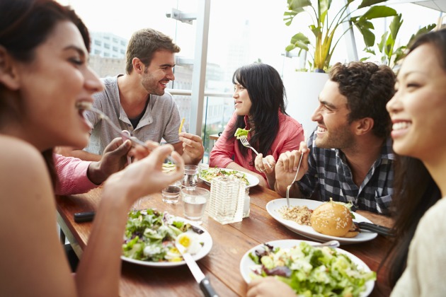 Tatilde akşam yemeğini kimde yemek istersiniz?