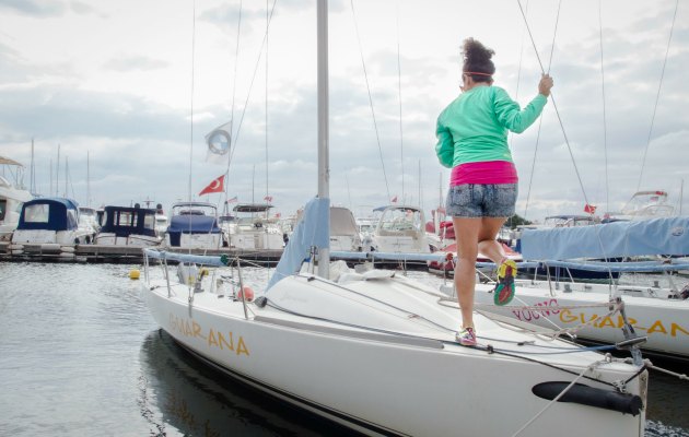 Uplifers kızlarının yelkenli tekne turundan öğrendikleri 5 önemli kural