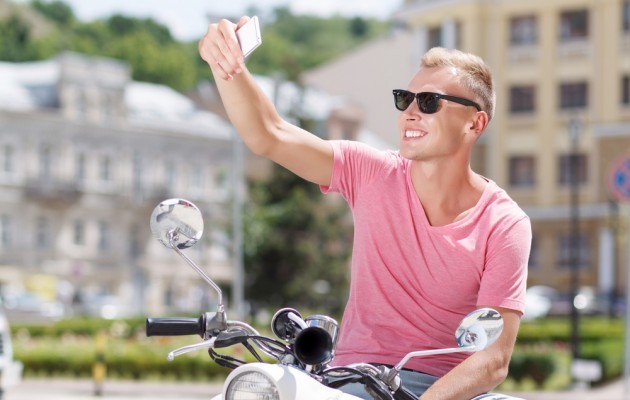 Selfie'ler erkeklerde narsisistik veya psikopatik kişilik eğilimi göstergesi olabilir