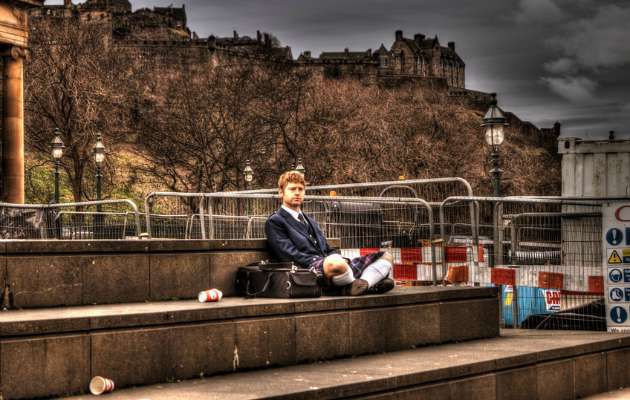 Kasınca Aşkın Bir Başka Olduğu Memleket, Edinburgh
