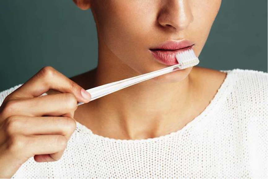 Ağız ve diş temizliğinde raf ömrünü tamamlayan manuel diş fırçanızı değerlendirmenin 8 pratik yolu