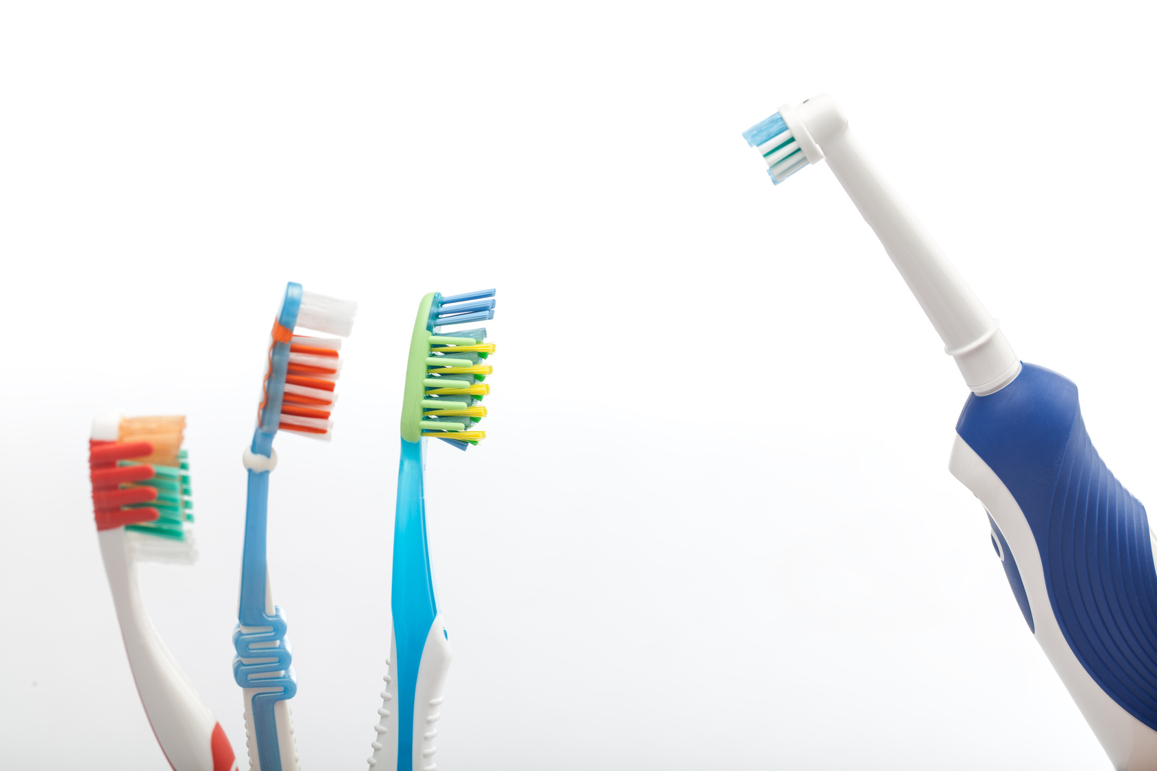 Ağız ve diş temizliğinde raf ömrünü tamamlayan manuel diş fırçanızı değerlendirmenin 8 pratik yolu
