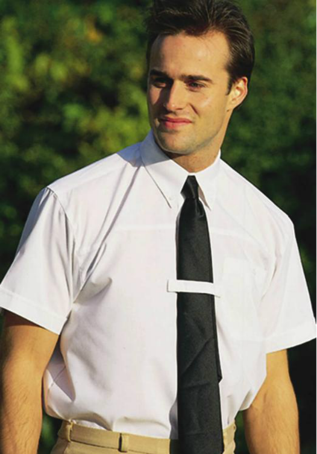Kısa kollu gömlek kravat kombinasyonundan kaçının