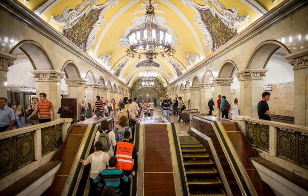 Moskova Metrosu başlı başına bir şehir gibi!